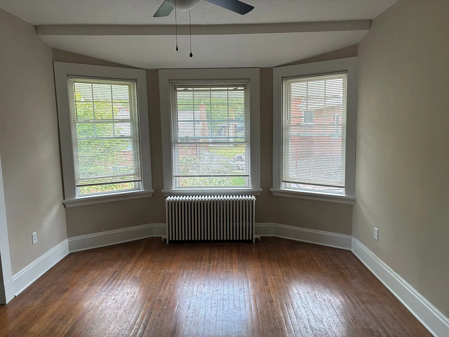 2 Bedroom 2nd floor apartment - Available Immediately — Photo 4
