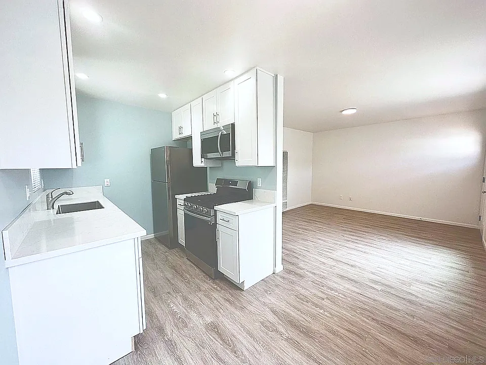 4842 Santa Cruz Ave #1