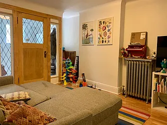 Rented by R New York