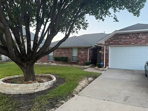 3 bed, 2103 sqft, $2,500 — Photo 2