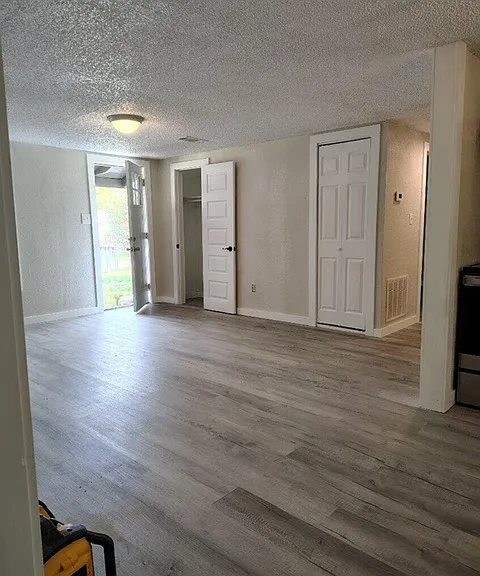 2306 Woodrow St — Photo 4