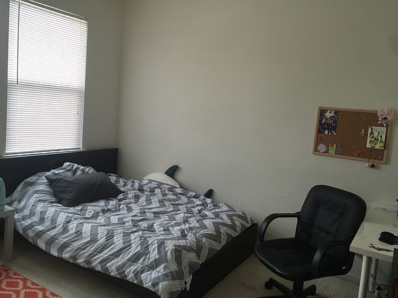5th image of 429 Rickover St