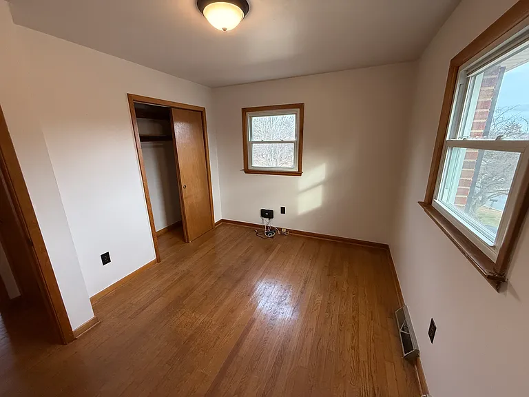 72 Hudson Ave — Photo 9