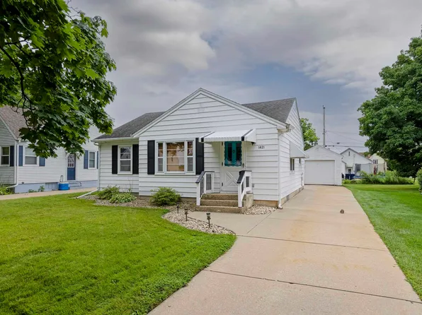 1421 Maple Ave, Janesville, WI 53548