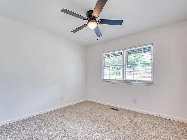 825 Fresno Dr — Photo 20