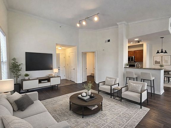 5th image of 330 Las Colinas Blvd #456