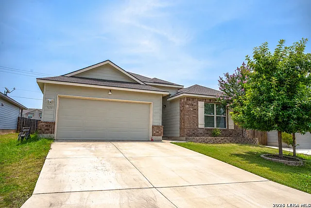 4 bed, 3.0 bath, 2088 sqft, $2,150 — Photo 2