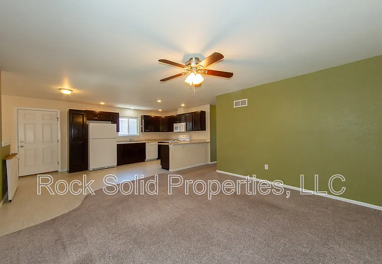 407 E 5th St — Photo 6