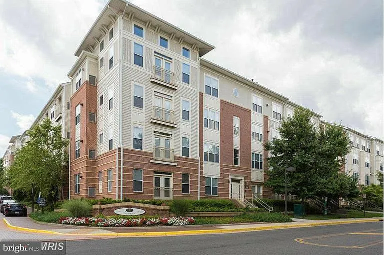 2765 Centerboro Dr #348