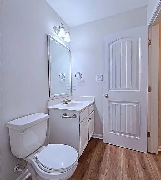 204 Feathers Ln — Photo 30