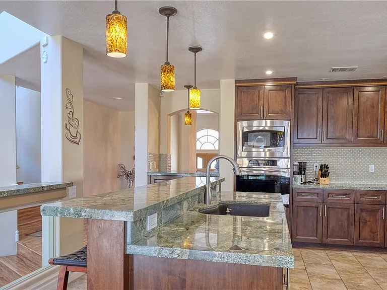 3704 N Campbell Rd — Photo 14