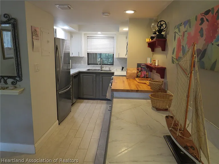 121 Country Club Dr #302 — Photo 17