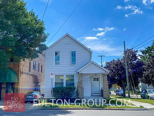 1056 Fulton St W Photo 1