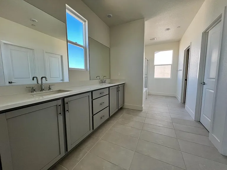 3357 Adirondack St — Photo 31