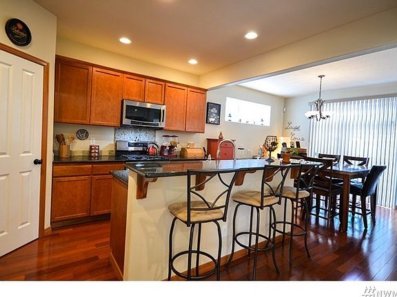 Bright a cheery ~ Slider to rear patio. What a place to entertain !!!!