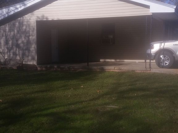 3rd image of 201 Donna Cir