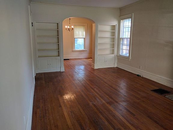 4th image of 387 W 8th Ave