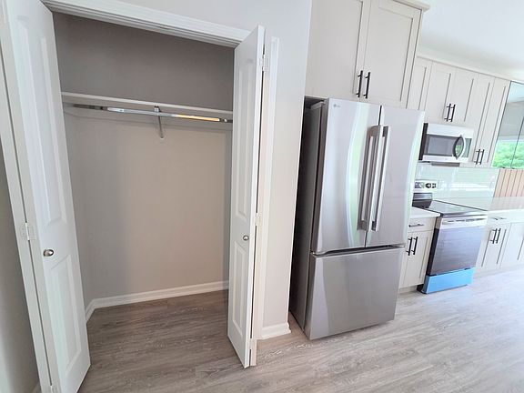 5th image of 3565 Canal Square Dr