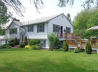 10 Hackmatack Rd, Boothbay Harbor, ME 04538