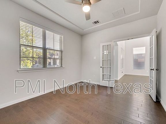 2nd image of 2028 Miramar Dr