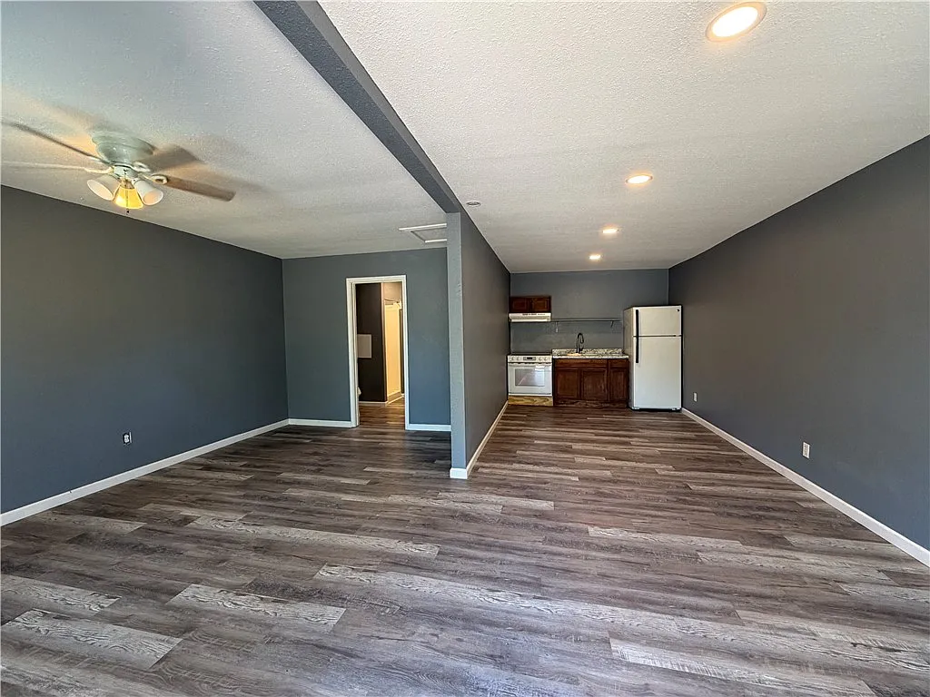 1 bed, 1.0 bath, 960 sqft, $1,000 — Photo 3