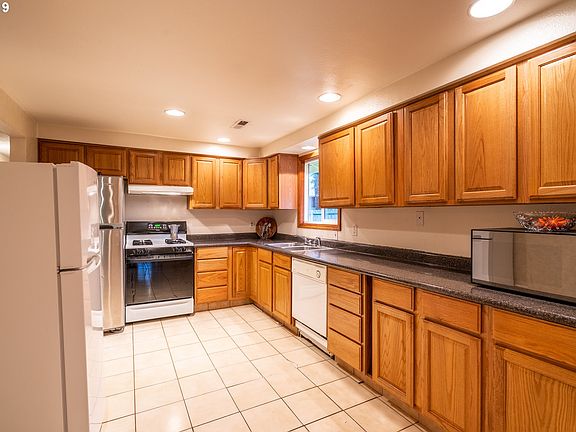 5th image of 14309 NE 50th St