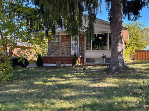 17 Carwyn Cres, Hamilton, ON L8S 3H3