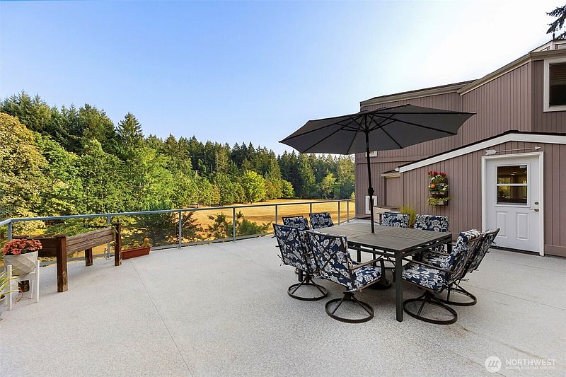 3rd image of 888 Leschi Way