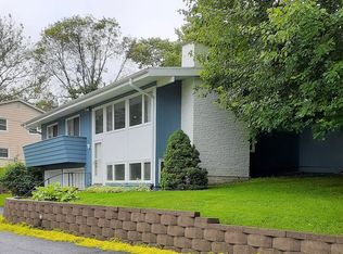 200 Windsor Dr, Iowa City, IA 52245