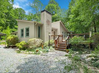 9900 Leslie Dr, Chapel Hill, NC 27516