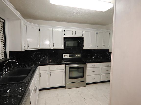 2nd image of 890 Parsons Dr