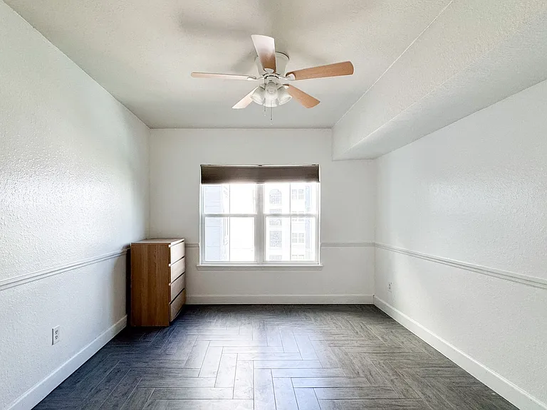 204 E South St #4056 — Photo 17