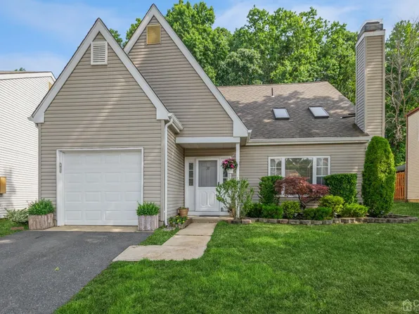 38 Nottingham Dr, Old Bridge, NJ 08857