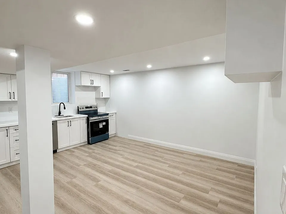 154 Thames Way #BASEMENT
