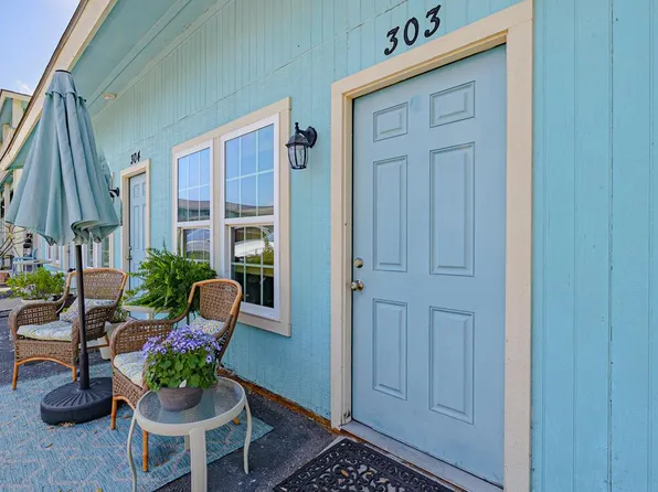 1809 Hillcrest Dr APT 303, Rockport, TX 78382