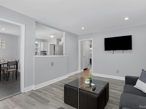 2nd image of 13542 Dolphin St