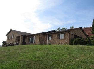 5 Fieldcrest Dr, Wheeling, WV 26003
