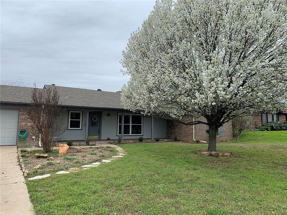 1st image of 204 Vista Dr