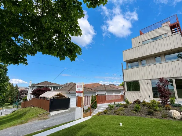 2915 E 5th Ave #2, Vancouver, BC V5M 1N6