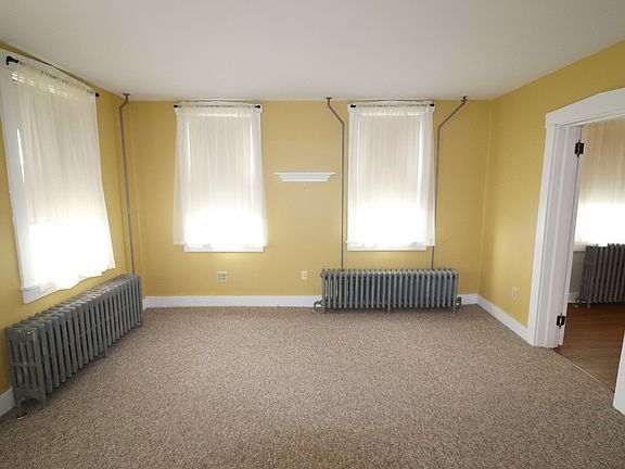 3rd image of 81 W Millport Rd APT 1