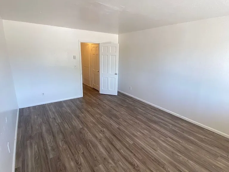 280 SE Orchard Ave #1 — Photo 9
