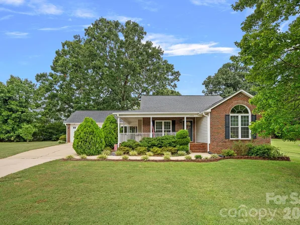 1320 Watts Dr, Charlotte, NC 28216