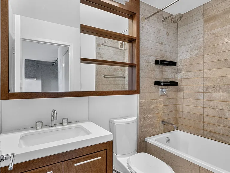 225 Rector Pl #22F — Photo 11