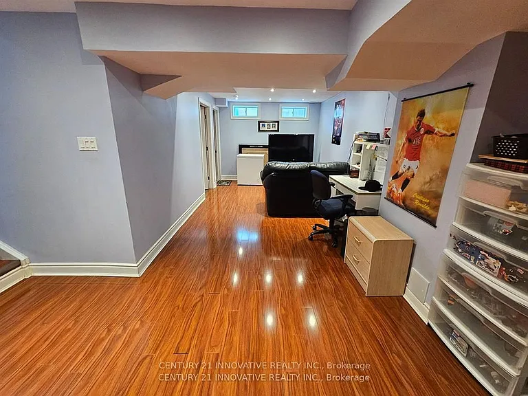 189 S Unionville Ave — Photo 21