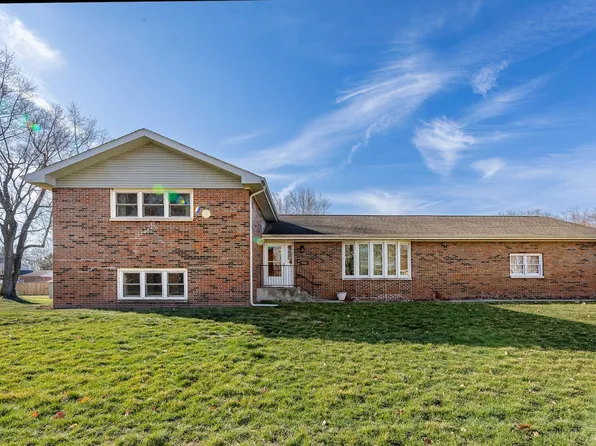 715 3rd Ave NW, Demotte, IN 46310