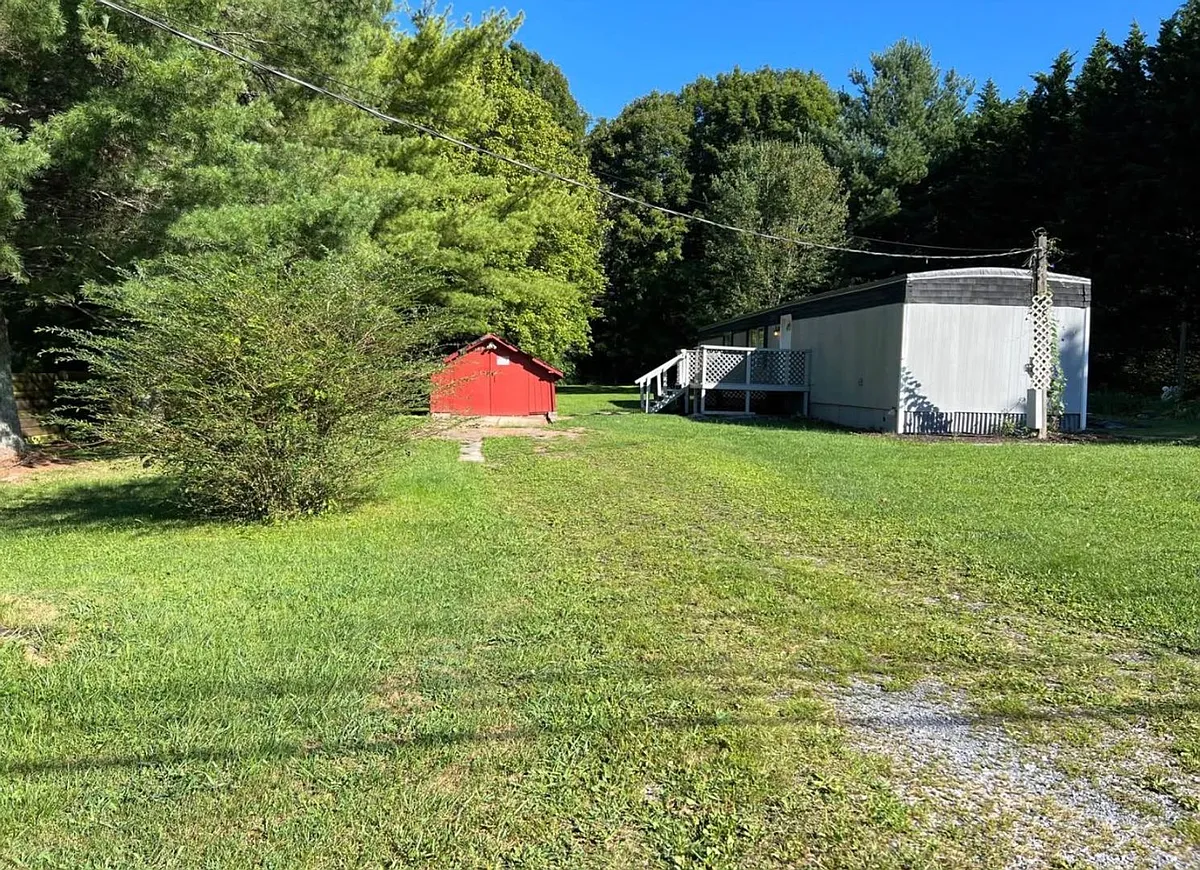 Building Photo - 217 Island Ln