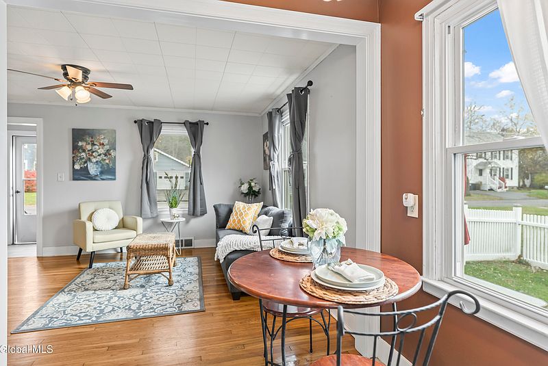 4th image of 20 Fairview Avenue