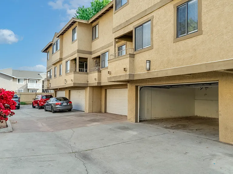 582 Arizona St — Photo 31