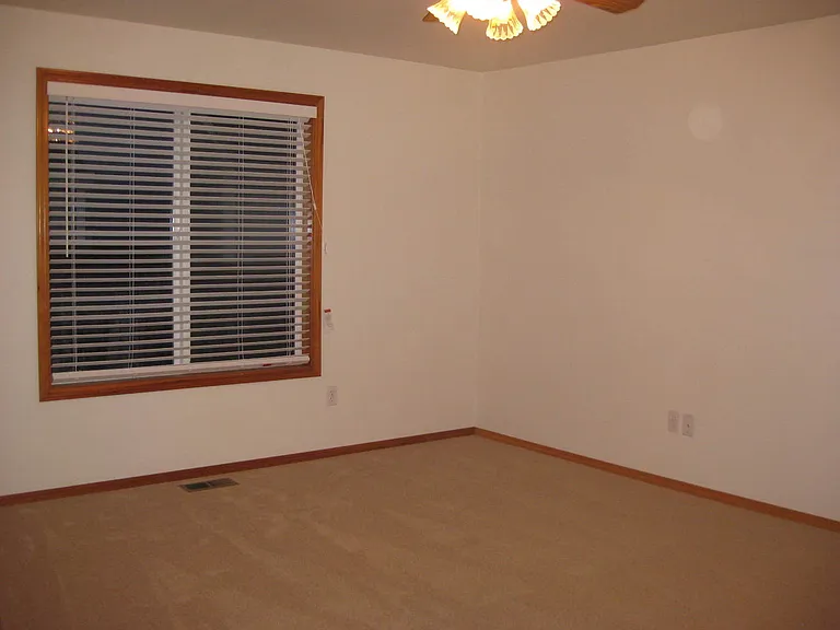 5579 SW Otana Pl — Photo 8