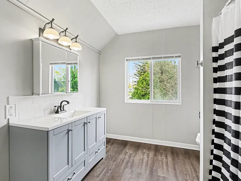 801 S Sherman St — Photo 10